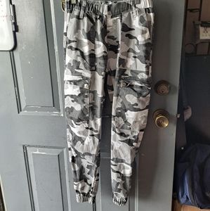 Kréamy Grey Camo Pull-On Joggers sz M
